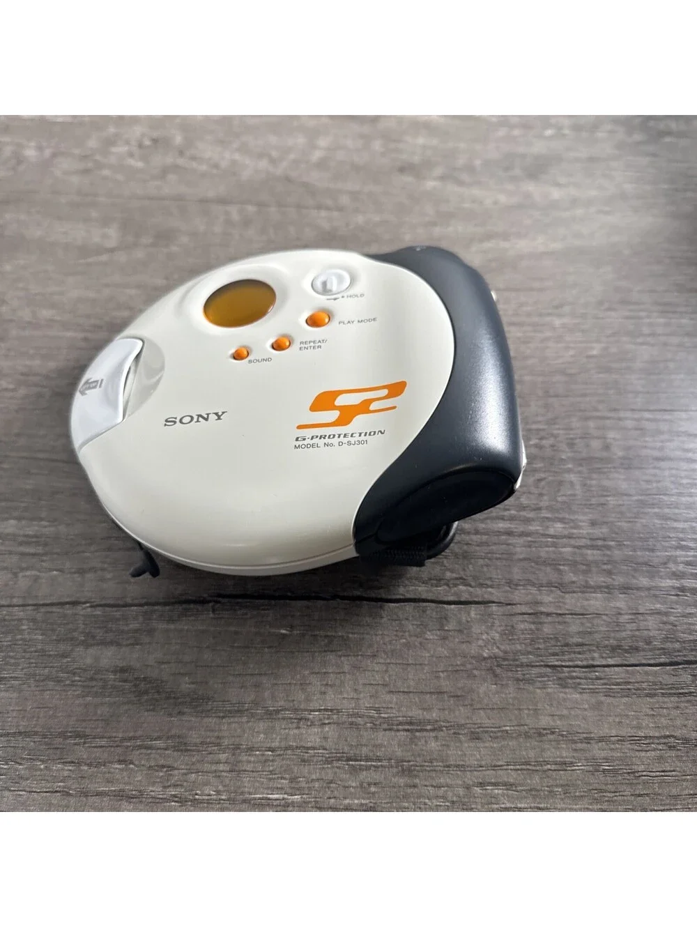 Sony Walkman D-SJ301 G-Protection CD Player S2 Sports w/ Hand Strap - Tested